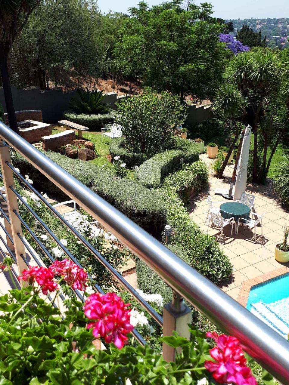 Over The Moon Guesthouse Johannesburgo Exterior foto